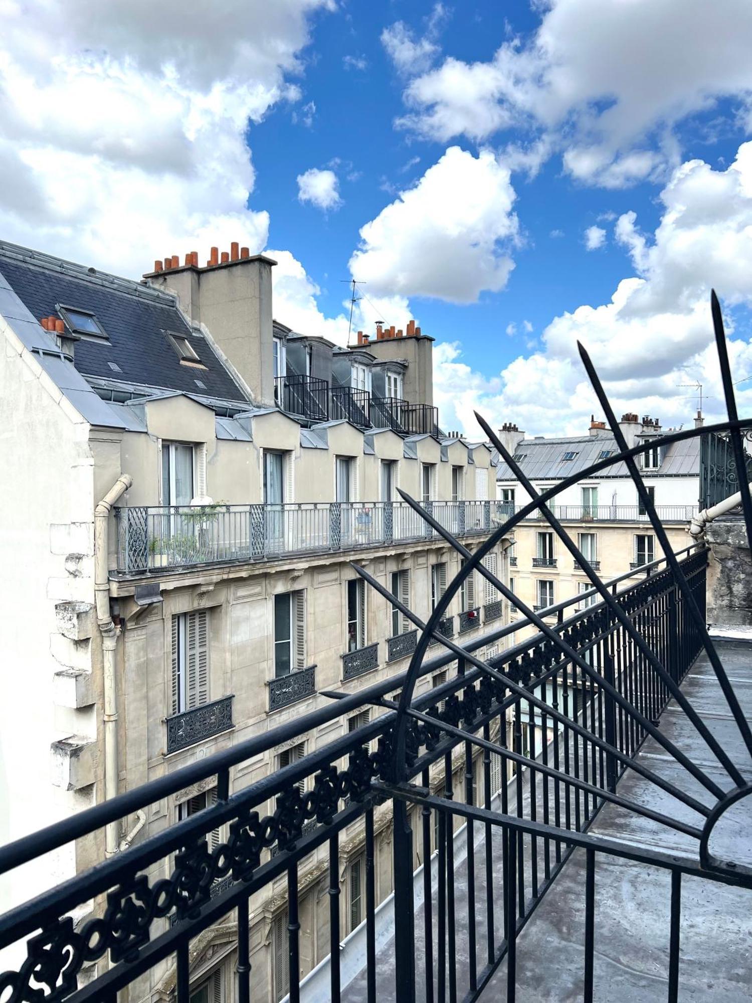 Hotel Central Saint Germain Париж Экстерьер фото